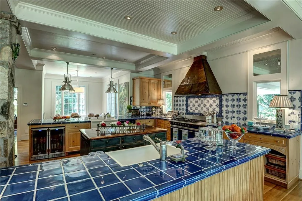 1295 Heards Ferry Road Nw, Sandy Springs, Georgia 30328, 6 Bedrooms Bedrooms, ,6 BathroomsBathrooms,Residential,Sold,1295 Heards Ferry Road Nw,5895583