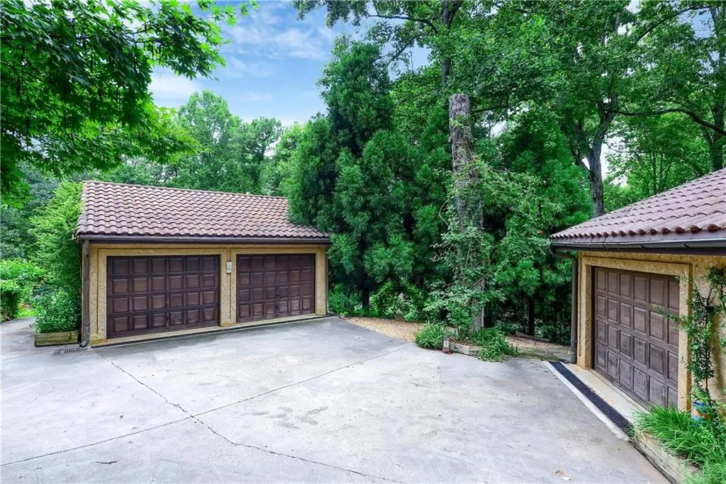 1295 Heards Ferry Road Nw, Sandy Springs, Georgia 30328, 6 Bedrooms Bedrooms, ,6 BathroomsBathrooms,Residential,Sold,1295 Heards Ferry Road Nw,5895583