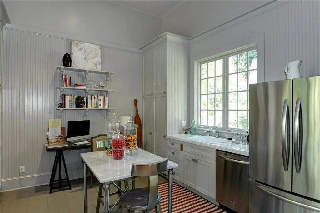 1295 Heards Ferry Road Nw, Sandy Springs, Georgia 30328, 6 Bedrooms Bedrooms, ,6 BathroomsBathrooms,Residential,Sold,1295 Heards Ferry Road Nw,5895583