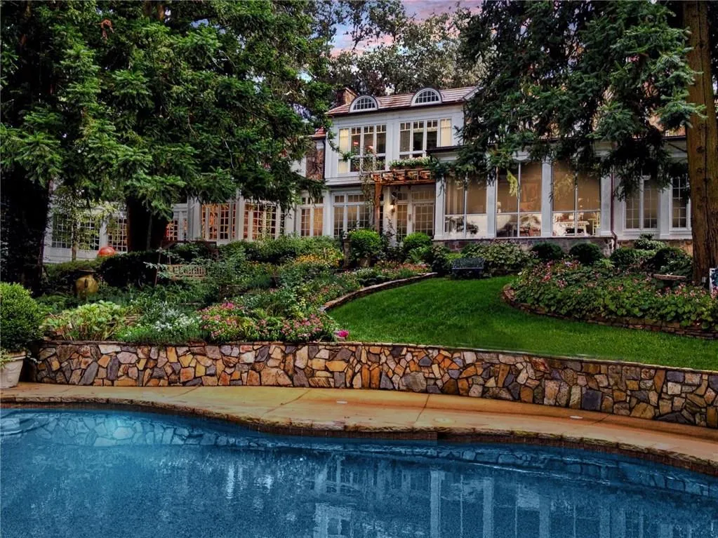 1295 Heards Ferry Road Nw, Sandy Springs, Georgia 30328, 6 Bedrooms Bedrooms, ,6 BathroomsBathrooms,Residential,Sold,1295 Heards Ferry Road Nw,5895583