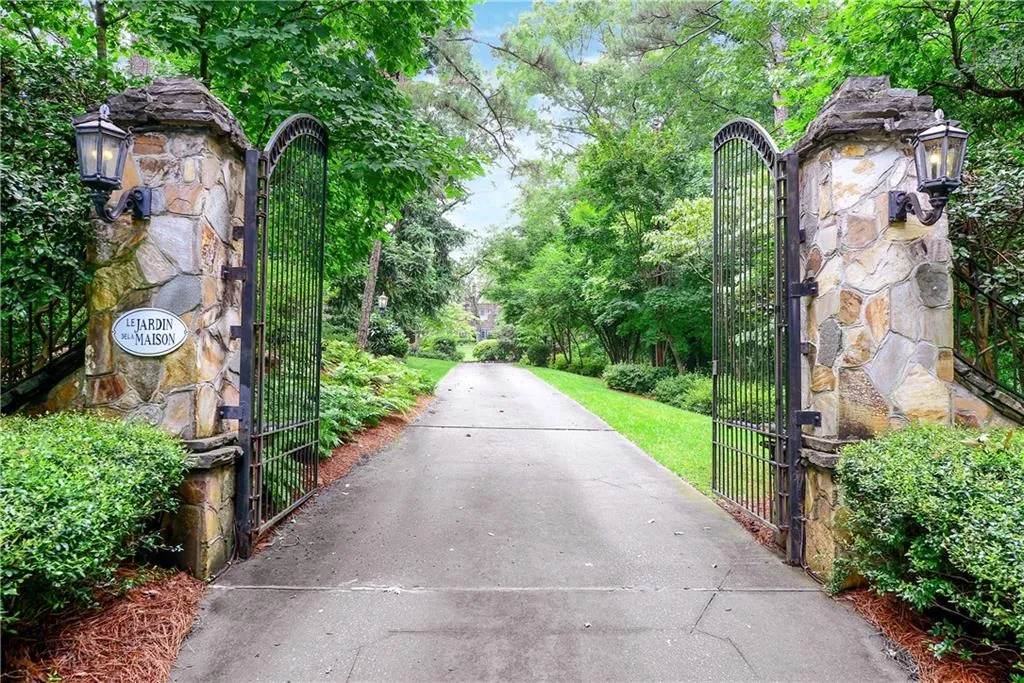 1295 Heards Ferry Road Nw, Sandy Springs, Georgia 30328, 6 Bedrooms Bedrooms, ,6 BathroomsBathrooms,Residential,Sold,1295 Heards Ferry Road Nw,5895583