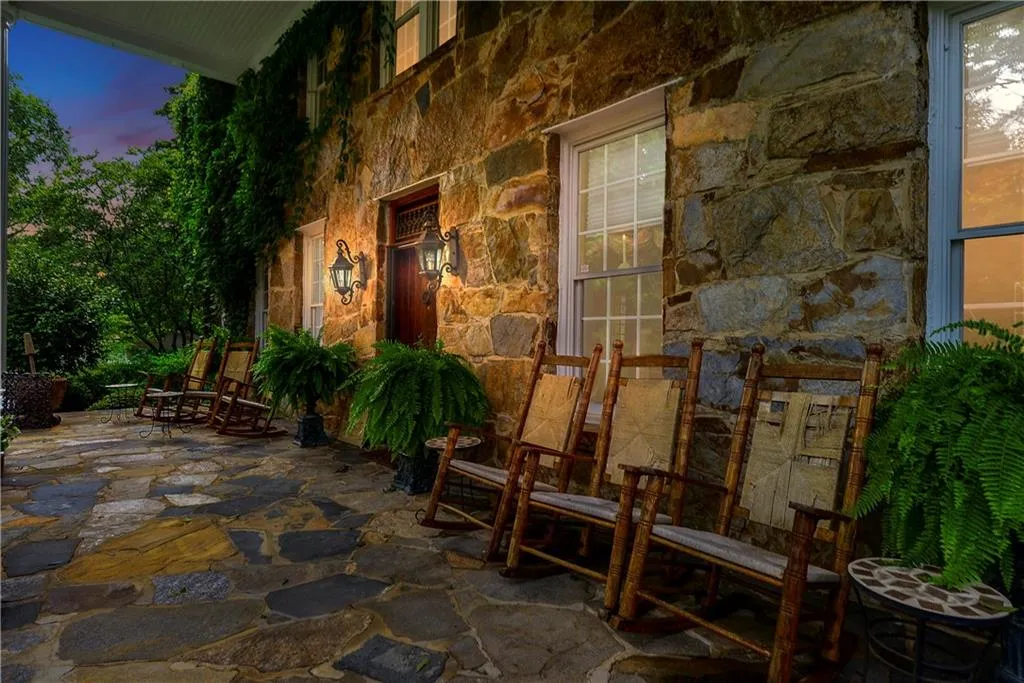 1295 Heards Ferry Road Nw, Sandy Springs, Georgia 30328, 6 Bedrooms Bedrooms, ,6 BathroomsBathrooms,Residential,Sold,1295 Heards Ferry Road Nw,5895583