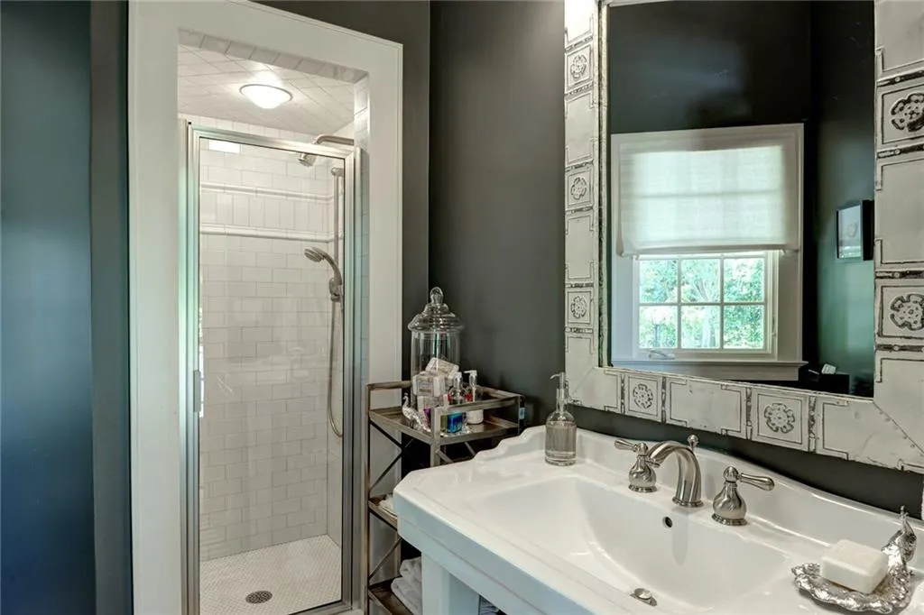 1295 Heards Ferry Road Nw, Sandy Springs, Georgia 30328, 6 Bedrooms Bedrooms, ,6 BathroomsBathrooms,Residential,Sold,1295 Heards Ferry Road Nw,5895583