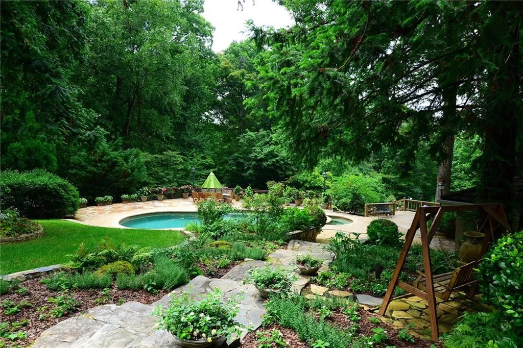 1295 Heards Ferry Road Nw, Sandy Springs, Georgia 30328, 6 Bedrooms Bedrooms, ,6 BathroomsBathrooms,Residential,Sold,1295 Heards Ferry Road Nw,5895583