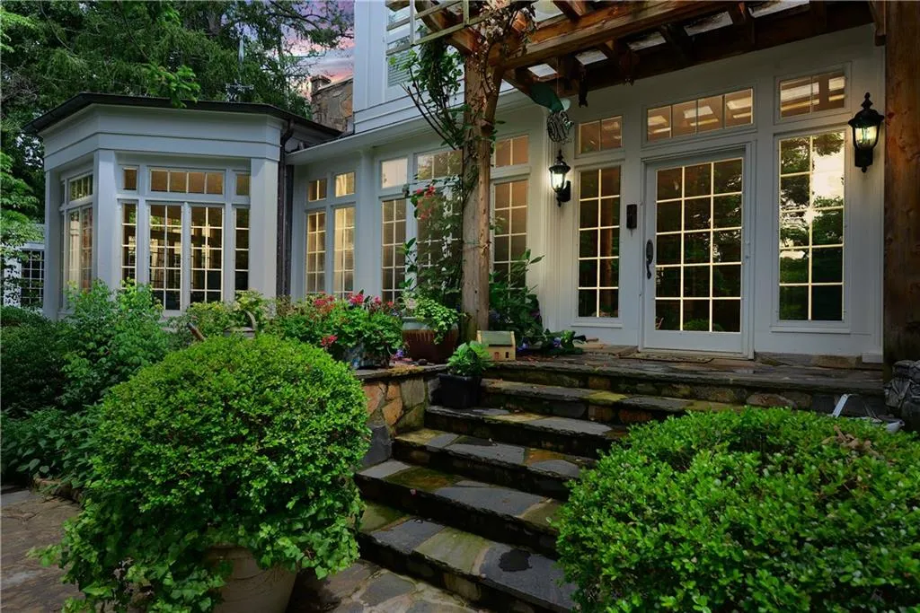 1295 Heards Ferry Road Nw, Sandy Springs, Georgia 30328, 6 Bedrooms Bedrooms, ,6 BathroomsBathrooms,Residential,Sold,1295 Heards Ferry Road Nw,5895583