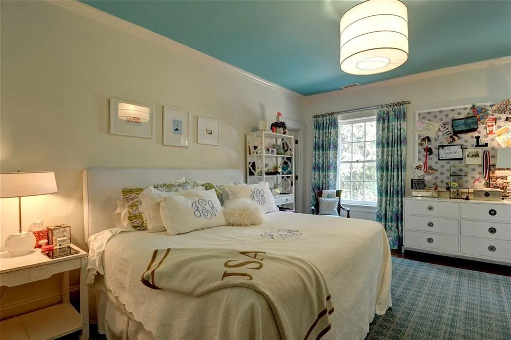 1295 Heards Ferry Road Nw, Sandy Springs, Georgia 30328, 6 Bedrooms Bedrooms, ,6 BathroomsBathrooms,Residential,Sold,1295 Heards Ferry Road Nw,5895583