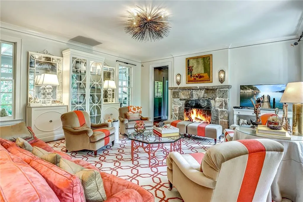 1295 Heards Ferry Road Nw, Sandy Springs, Georgia 30328, 6 Bedrooms Bedrooms, ,6 BathroomsBathrooms,Residential,Sold,1295 Heards Ferry Road Nw,5895583