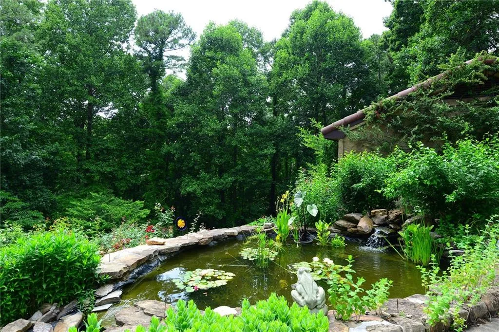 1295 Heards Ferry Road Nw, Sandy Springs, Georgia 30328, 6 Bedrooms Bedrooms, ,6 BathroomsBathrooms,Residential,Sold,1295 Heards Ferry Road Nw,5895583