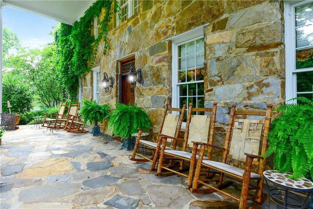 1295 Heards Ferry Road Nw, Sandy Springs, Georgia 30328, 6 Bedrooms Bedrooms, ,6 BathroomsBathrooms,Residential,Sold,1295 Heards Ferry Road Nw,5895583