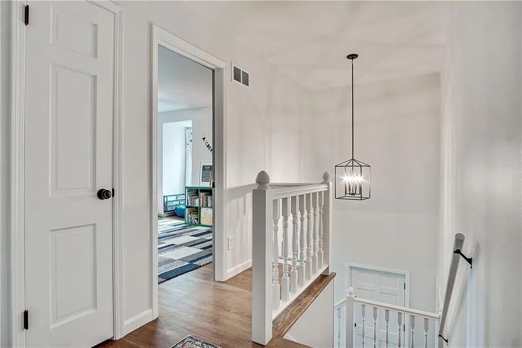 7160 Twin Branch Road, Atlanta, Georgia 30328, 4 Bedrooms Bedrooms, ,3 BathroomsBathrooms,Residential,Sold,7160 Twin Branch Road,6662374