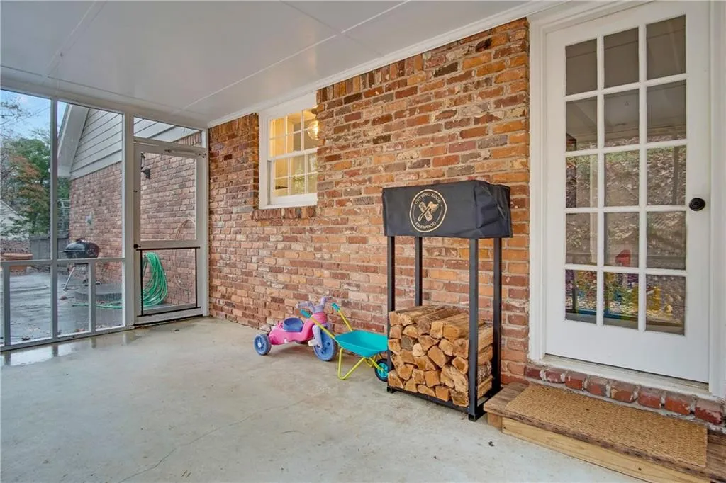 7160 Twin Branch Road, Atlanta, Georgia 30328, 4 Bedrooms Bedrooms, ,3 BathroomsBathrooms,Residential,Sold,7160 Twin Branch Road,6662374