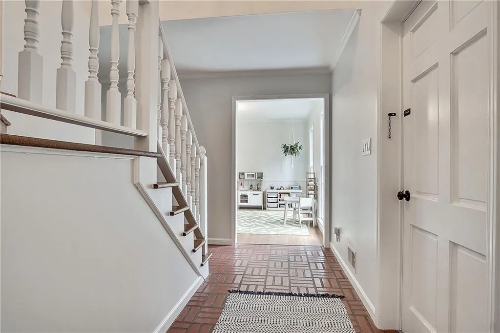 7160 Twin Branch Road, Atlanta, Georgia 30328, 4 Bedrooms Bedrooms, ,3 BathroomsBathrooms,Residential,Sold,7160 Twin Branch Road,6662374