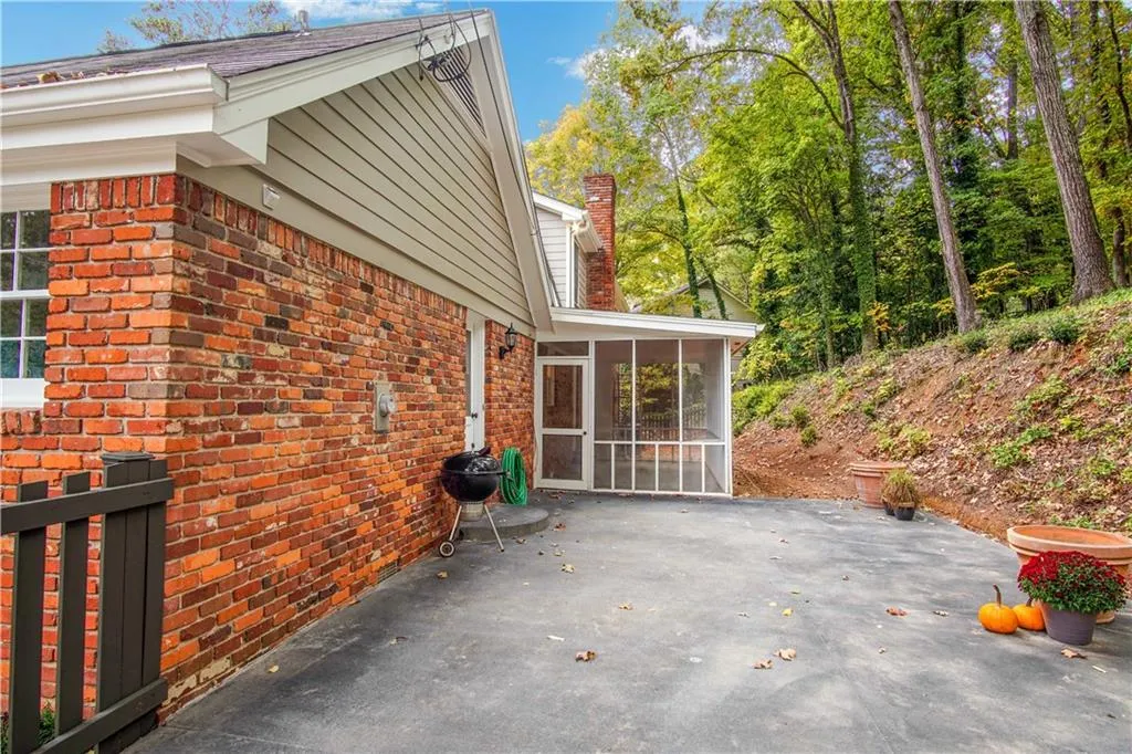7160 Twin Branch Road, Atlanta, Georgia 30328, 4 Bedrooms Bedrooms, ,3 BathroomsBathrooms,Residential,Sold,7160 Twin Branch Road,6662374