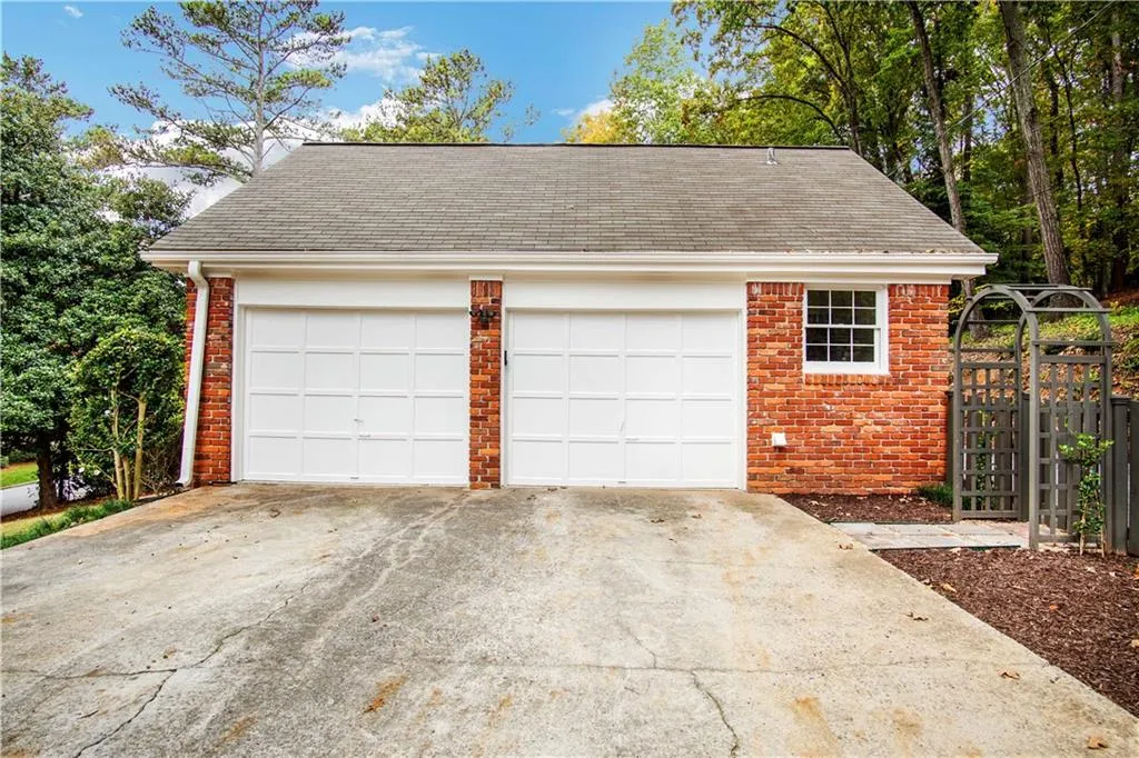 7160 Twin Branch Road, Atlanta, Georgia 30328, 4 Bedrooms Bedrooms, ,3 BathroomsBathrooms,Residential,Sold,7160 Twin Branch Road,6662374