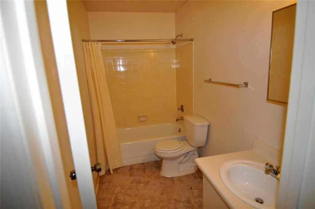 340 Winding River Drive Unit H, Sandy Springs, Georgia 30350, 3 Bedrooms Bedrooms, ,2 BathroomsBathrooms,Residential,Sold,340 Winding River Drive Unit H,6832562