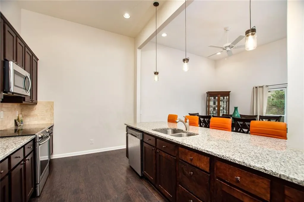 201 Brandywine Circle, Sandy Springs, Georgia 30350, 4 Bedrooms Bedrooms, ,3 BathroomsBathrooms,Residential,Sold,201 Brandywine Circle,6124673