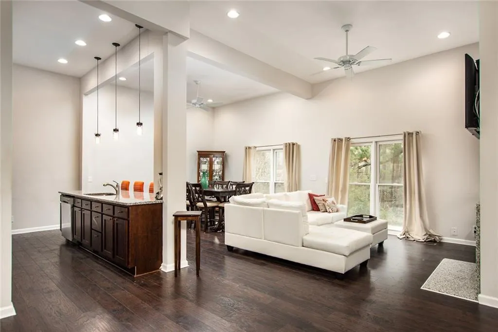 201 Brandywine Circle, Sandy Springs, Georgia 30350, 4 Bedrooms Bedrooms, ,3 BathroomsBathrooms,Residential,Sold,201 Brandywine Circle,6124673