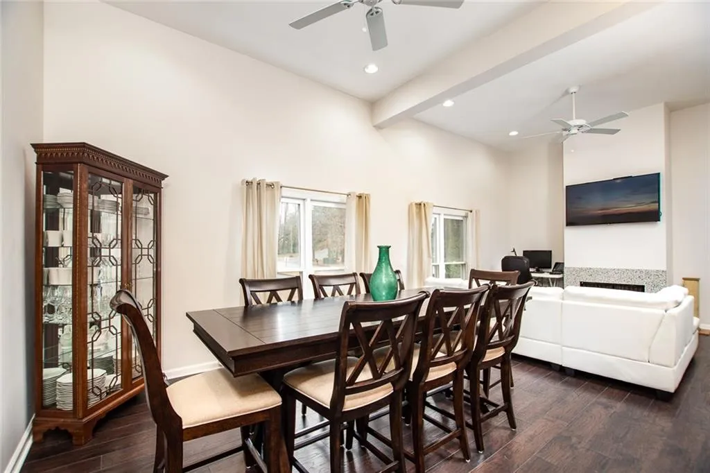 201 Brandywine Circle, Sandy Springs, Georgia 30350, 4 Bedrooms Bedrooms, ,3 BathroomsBathrooms,Residential,Sold,201 Brandywine Circle,6124673