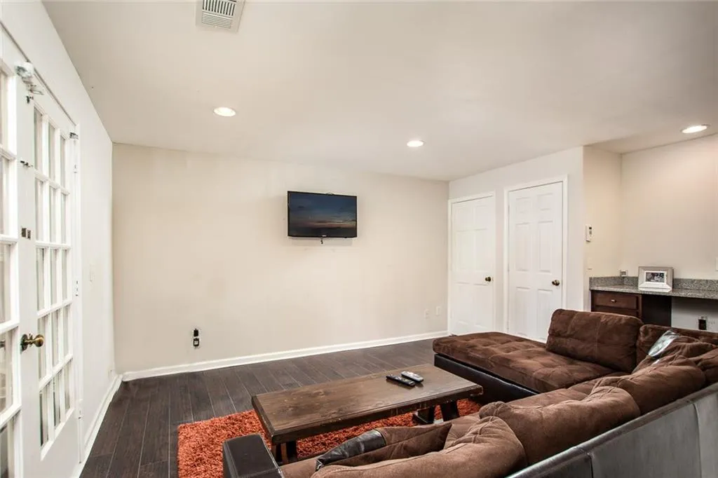 201 Brandywine Circle, Sandy Springs, Georgia 30350, 4 Bedrooms Bedrooms, ,3 BathroomsBathrooms,Residential,Sold,201 Brandywine Circle,6124673