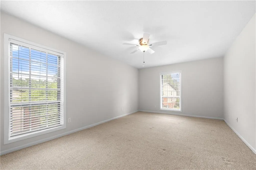 Unfurnished room with carpet flooring and ceiling fan