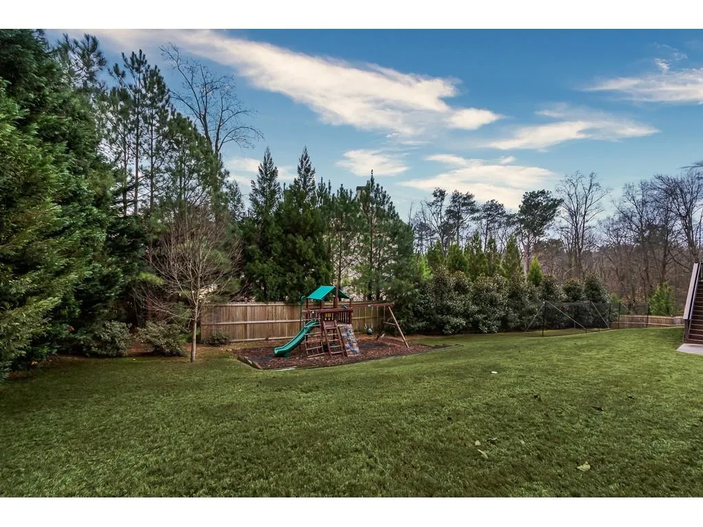 5240 Green Oak Court, Atlanta, Georgia 30327, 5 Bedrooms Bedrooms, ,4 BathroomsBathrooms,Residential,Sold,5240 Green Oak Court,6690924