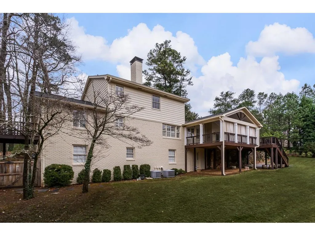 5240 Green Oak Court, Atlanta, Georgia 30327, 5 Bedrooms Bedrooms, ,4 BathroomsBathrooms,Residential,Sold,5240 Green Oak Court,6690924