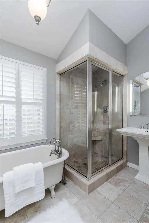 5240 Green Oak Court, Atlanta, Georgia 30327, 5 Bedrooms Bedrooms, ,4 BathroomsBathrooms,Residential,Sold,5240 Green Oak Court,6690924