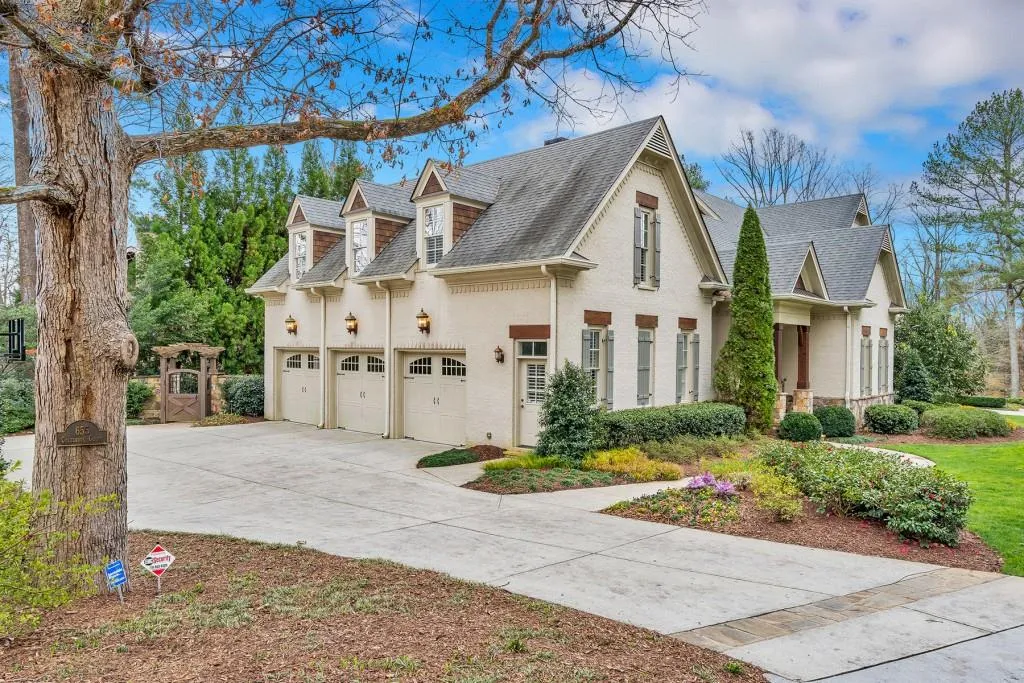 655 Colebrook Court, Sandy Springs, Georgia 30327, 7 Bedrooms Bedrooms, ,8 BathroomsBathrooms,Residential,Sold,655 Colebrook Court,6509497