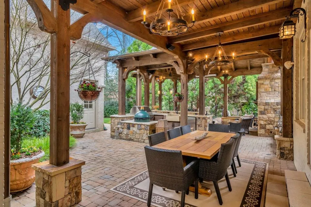 655 Colebrook Court, Sandy Springs, Georgia 30327, 7 Bedrooms Bedrooms, ,8 BathroomsBathrooms,Residential,Sold,655 Colebrook Court,6509497