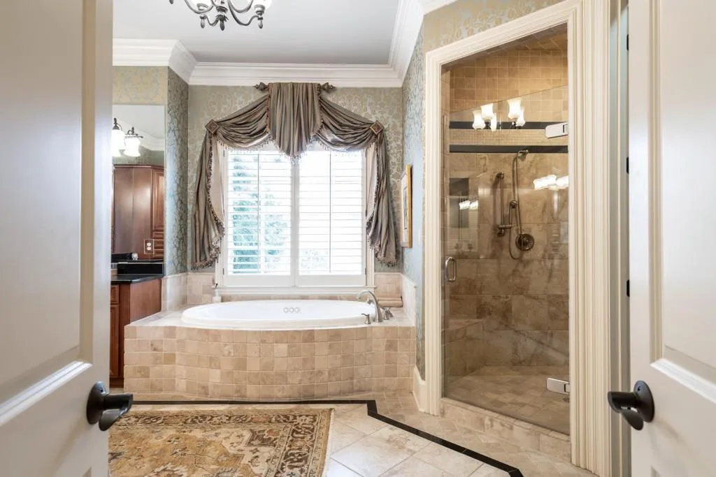 655 Colebrook Court, Sandy Springs, Georgia 30327, 7 Bedrooms Bedrooms, ,8 BathroomsBathrooms,Residential,Sold,655 Colebrook Court,6509497
