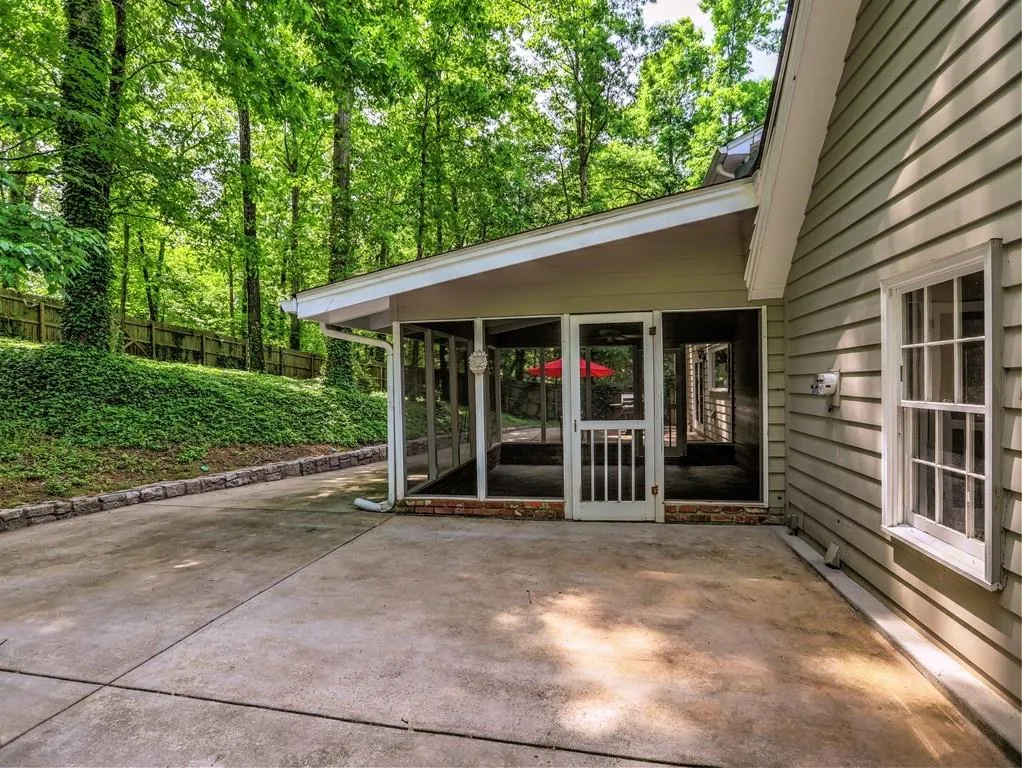 365 Earlston Drive, Sandy Springs, Georgia 30328, 4 Bedrooms Bedrooms, ,3 BathroomsBathrooms,Residential,Sold,365 Earlston Drive,6543960