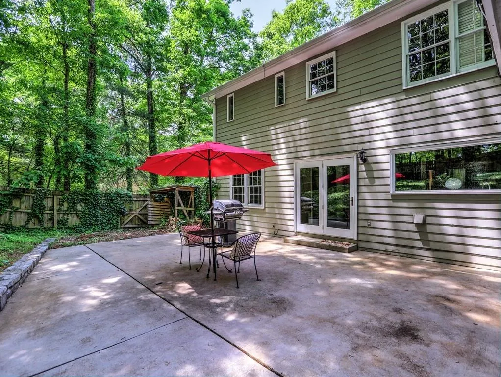 365 Earlston Drive, Sandy Springs, Georgia 30328, 4 Bedrooms Bedrooms, ,3 BathroomsBathrooms,Residential,Sold,365 Earlston Drive,6543960