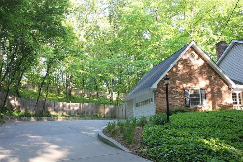 365 Earlston Drive, Sandy Springs, Georgia 30328, 4 Bedrooms Bedrooms, ,3 BathroomsBathrooms,Residential,Sold,365 Earlston Drive,6543960