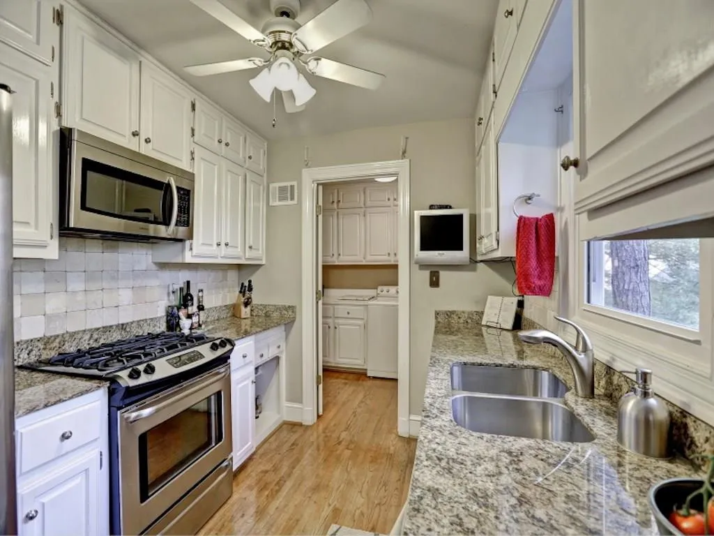 17 Ridgemere Trace, Sandy Springs, Georgia 30328, 4 Bedrooms Bedrooms, ,3 BathroomsBathrooms,Residential,Sold,17 Ridgemere Trace,5502035