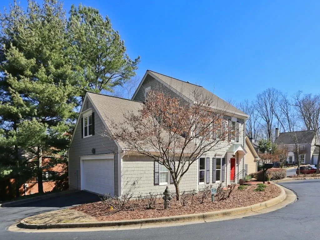 17 Ridgemere Trace, Sandy Springs, Georgia 30328, 4 Bedrooms Bedrooms, ,3 BathroomsBathrooms,Residential,Sold,17 Ridgemere Trace,5502035