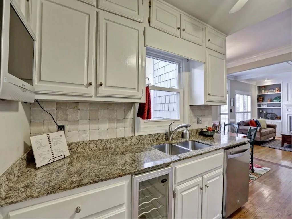 17 Ridgemere Trace, Sandy Springs, Georgia 30328, 4 Bedrooms Bedrooms, ,3 BathroomsBathrooms,Residential,Sold,17 Ridgemere Trace,5502035