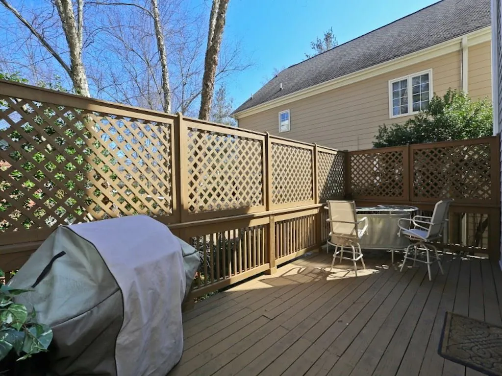 17 Ridgemere Trace, Sandy Springs, Georgia 30328, 4 Bedrooms Bedrooms, ,3 BathroomsBathrooms,Residential,Sold,17 Ridgemere Trace,5502035