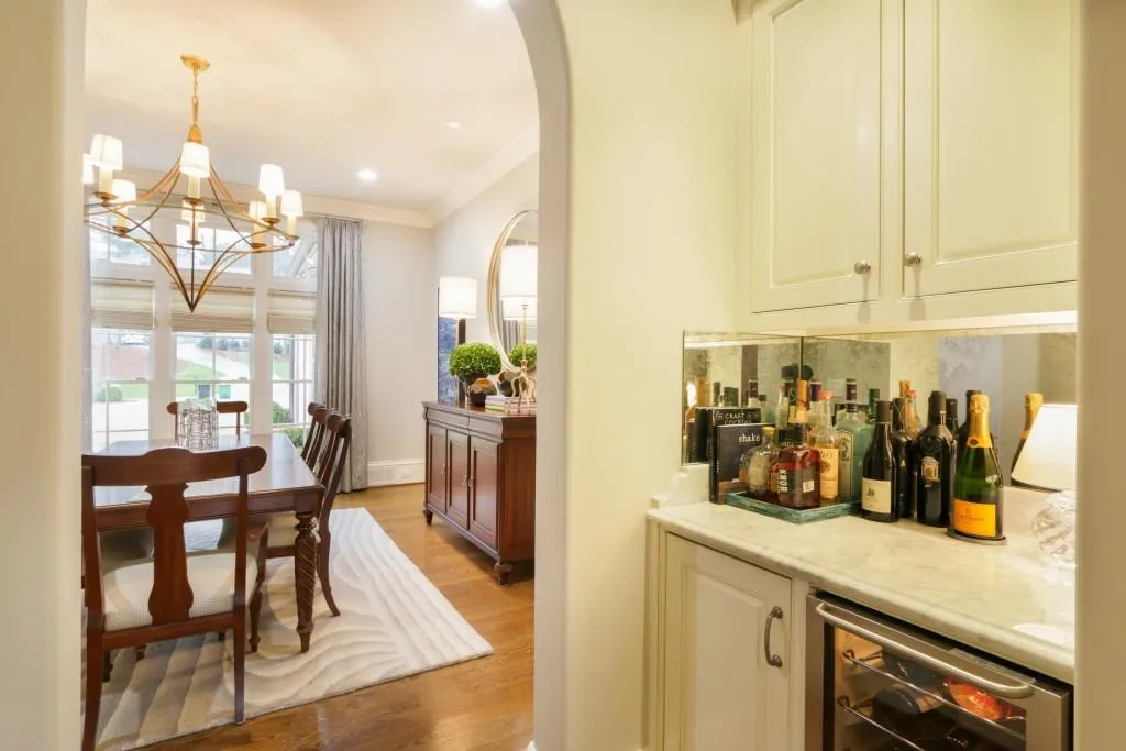 690 E Northway Lane, Sandy Springs, Georgia 30342, 6 Bedrooms Bedrooms, ,5 BathroomsBathrooms,Residential,Sold,690 E Northway Lane,6514479
