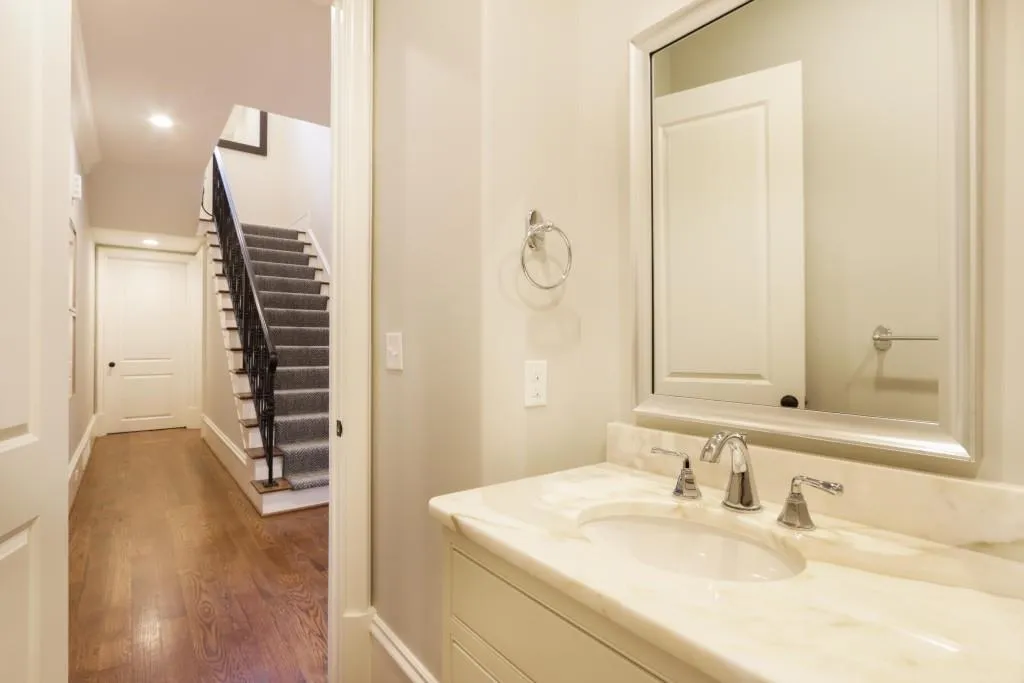 690 E Northway Lane, Sandy Springs, Georgia 30342, 6 Bedrooms Bedrooms, ,5 BathroomsBathrooms,Residential,Sold,690 E Northway Lane,6514479