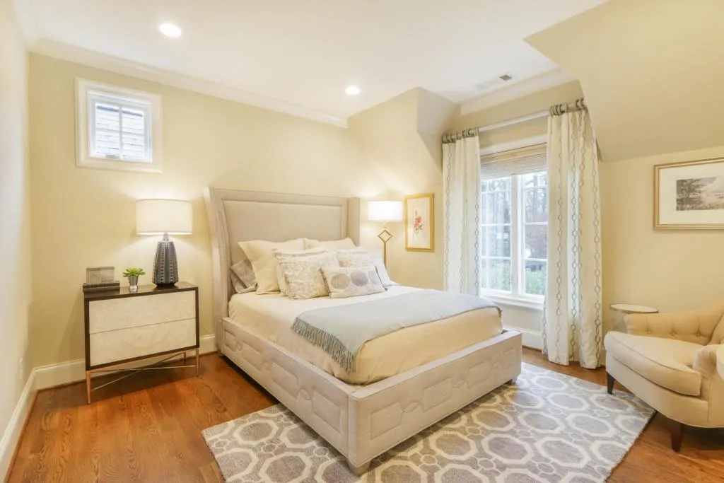 690 E Northway Lane, Sandy Springs, Georgia 30342, 6 Bedrooms Bedrooms, ,5 BathroomsBathrooms,Residential,Sold,690 E Northway Lane,6514479