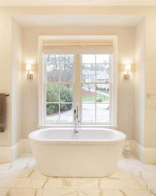 690 E Northway Lane, Sandy Springs, Georgia 30342, 6 Bedrooms Bedrooms, ,5 BathroomsBathrooms,Residential,Sold,690 E Northway Lane,6514479