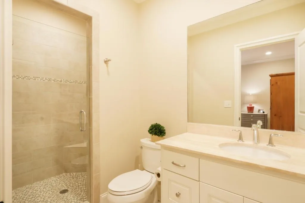 690 E Northway Lane, Sandy Springs, Georgia 30342, 6 Bedrooms Bedrooms, ,5 BathroomsBathrooms,Residential,Sold,690 E Northway Lane,6514479