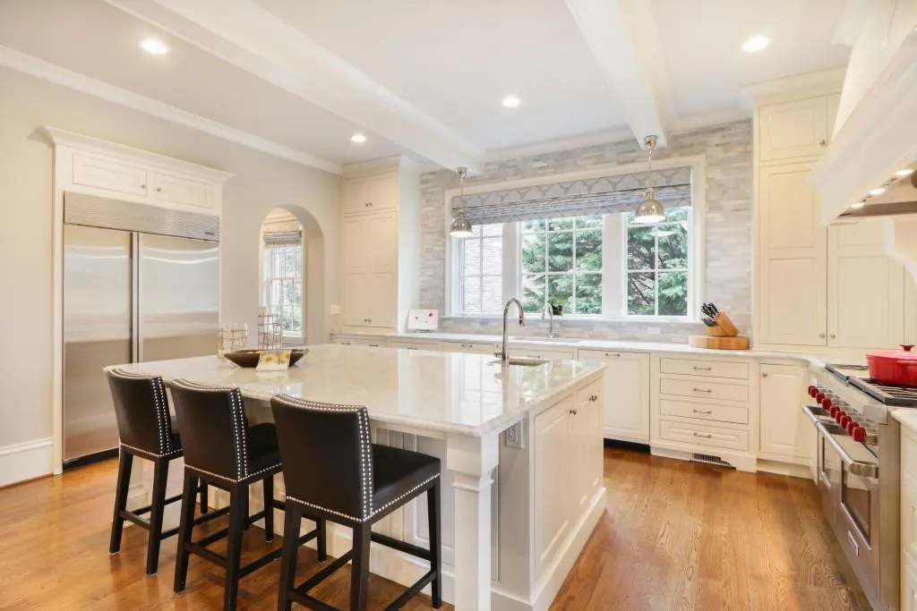 690 E Northway Lane, Sandy Springs, Georgia 30342, 6 Bedrooms Bedrooms, ,5 BathroomsBathrooms,Residential,Sold,690 E Northway Lane,6514479