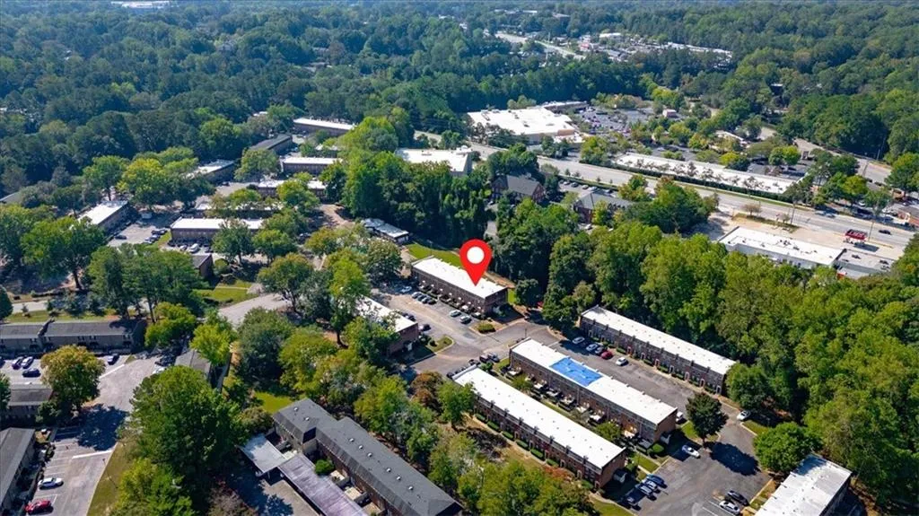 Aerial view to see Townhomes excellent Location!