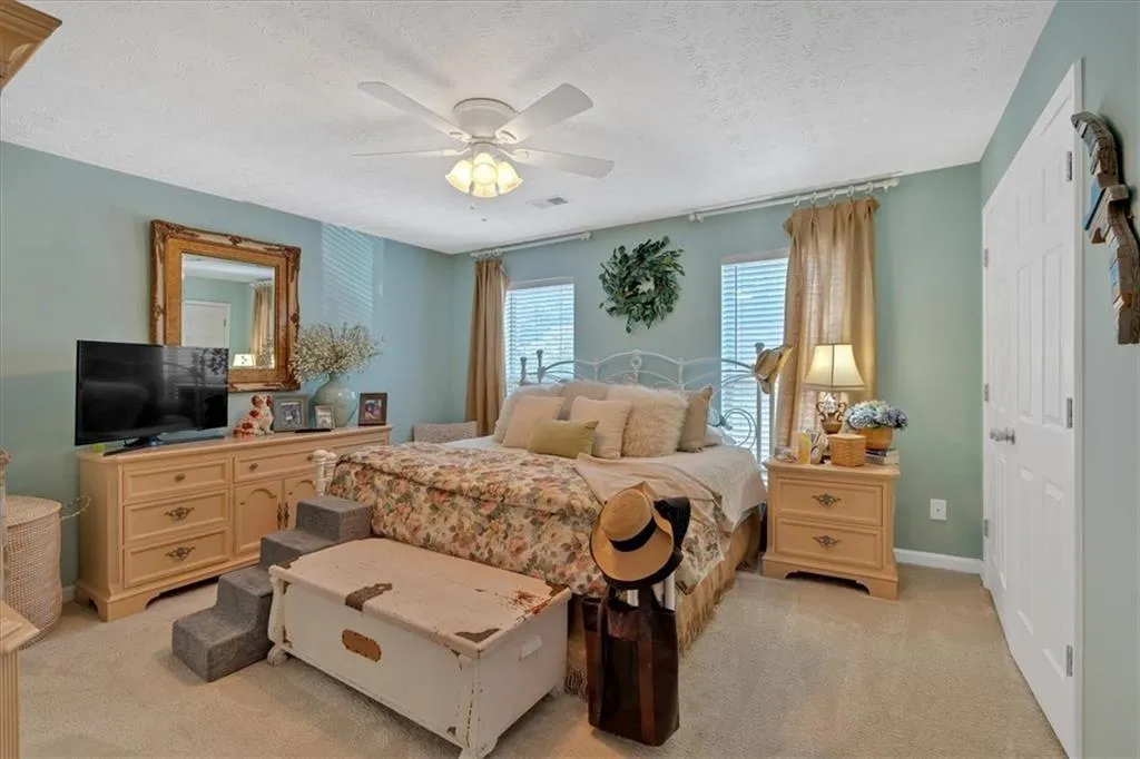 This Master Retreat is to die for! Plenty of room for your furniture and ALL of your clothes!!! WOW!