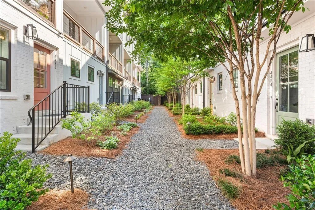 4462 Dandelion Lane, Atlanta, Georgia 30342, 2 Bedrooms Bedrooms, ,2 BathroomsBathrooms,Residential,For Sale,4462 Dandelion Lane,7617826