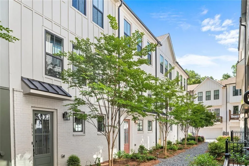 4462 Dandelion Lane, Atlanta, Georgia 30342, 2 Bedrooms Bedrooms, ,2 BathroomsBathrooms,Residential,For Sale,4462 Dandelion Lane,7617826