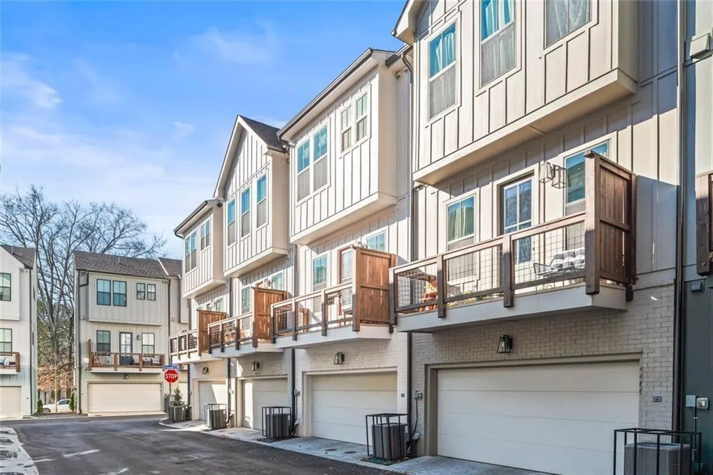 4462 Dandelion Lane, Atlanta, Georgia 30342, 2 Bedrooms Bedrooms, ,2 BathroomsBathrooms,Residential,For Sale,4462 Dandelion Lane,7617826