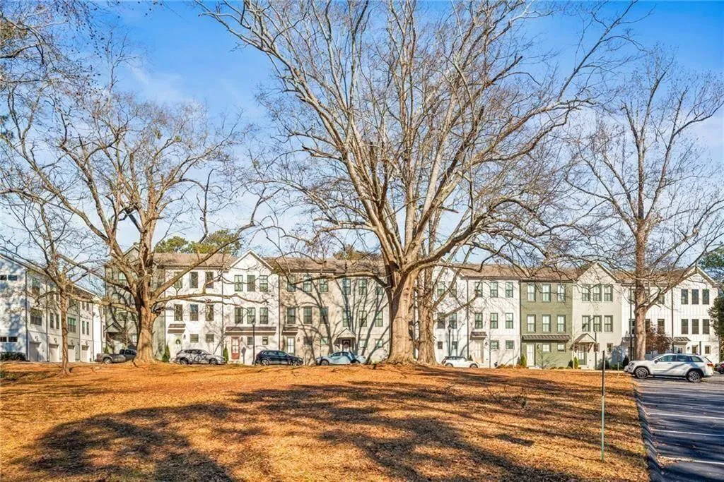 4462 Dandelion Lane, Atlanta, Georgia 30342, 2 Bedrooms Bedrooms, ,2 BathroomsBathrooms,Residential,For Sale,4462 Dandelion Lane,7617826