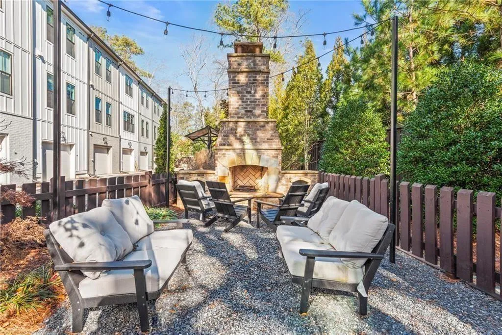 4462 Dandelion Lane, Atlanta, Georgia 30342, 2 Bedrooms Bedrooms, ,2 BathroomsBathrooms,Residential,For Sale,4462 Dandelion Lane,7617826